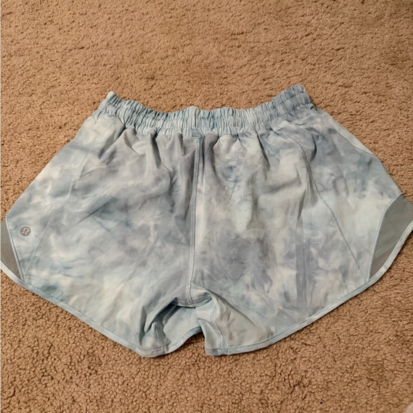 Lululemon Hotty Hot 4” Light Blue Tie-Dye Shorts - Picture 2 of 5